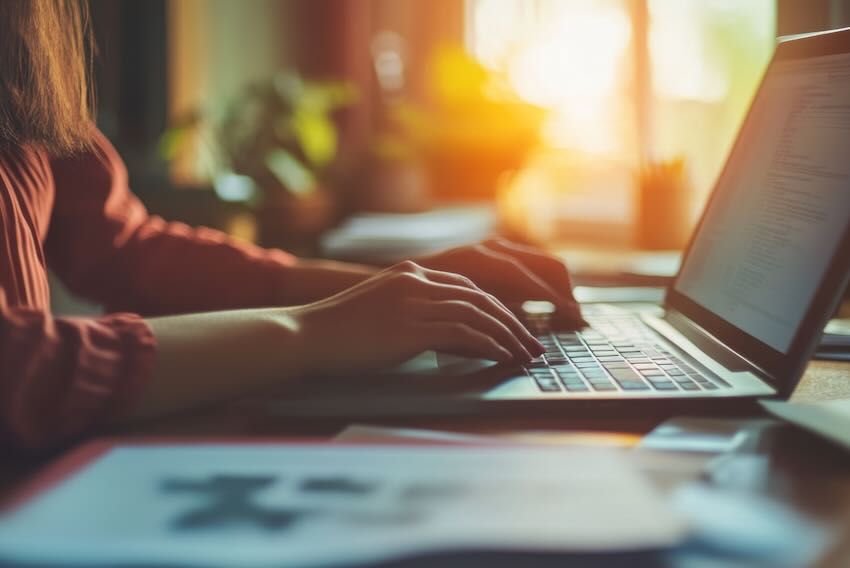 Computer user AdobeStock