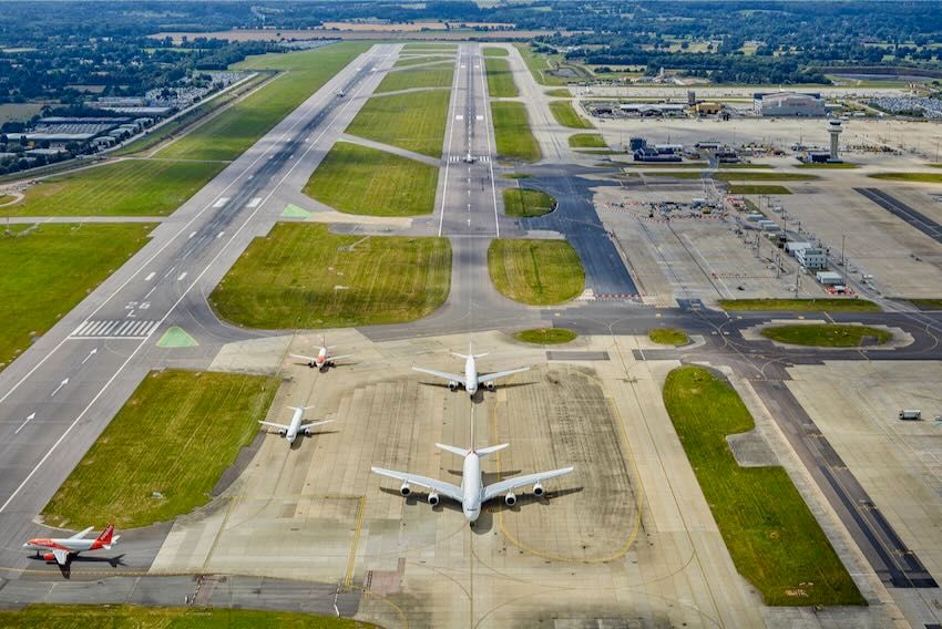 London Gatwick airport two runways